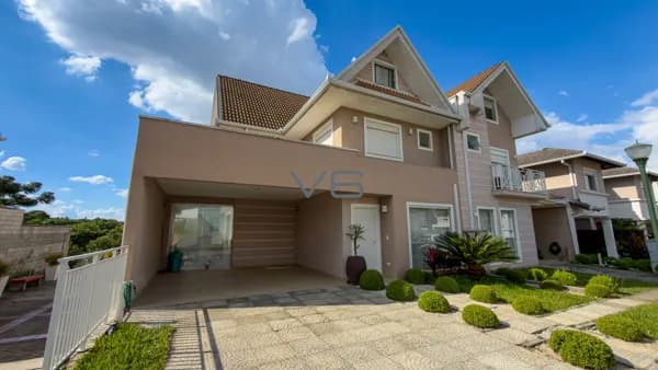 Casa Alto Padrão em Condomínio com 260m² privativos, 4 quartos, 4 vagas de garagem, no Xaxim, Curitiba - PR.