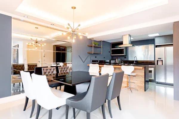 Casa Sobrado com 290,80m² privativos, 4 quartos, 2 vagas de garagem, no Santa Quitéria, Curitiba - PR.