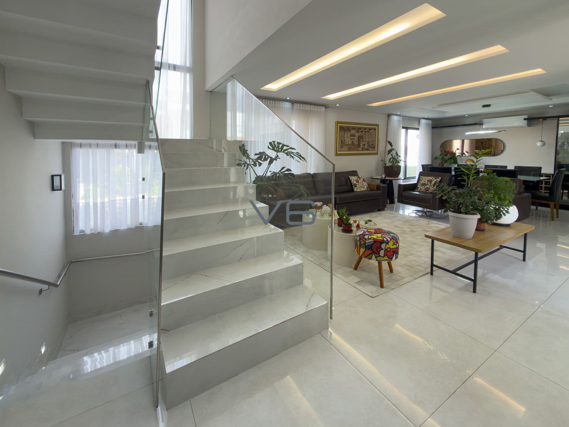 Casa Alto Padrão com 354m² privativos, 4 suítes, 4 vagas de garagem, no Butiatuvinha, Curitiba - PR.