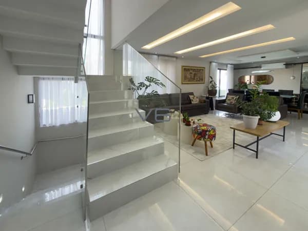 Casa Alto Padrão com 354m² privativos, 4 suítes, 4 vagas de garagem, no Butiatuvinha, Curitiba - PR.