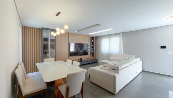 Casa Sobrado com 136m² privativos, 3 quartos, 2 vagas de garagem, no Boqueirão, Curitiba - PR.