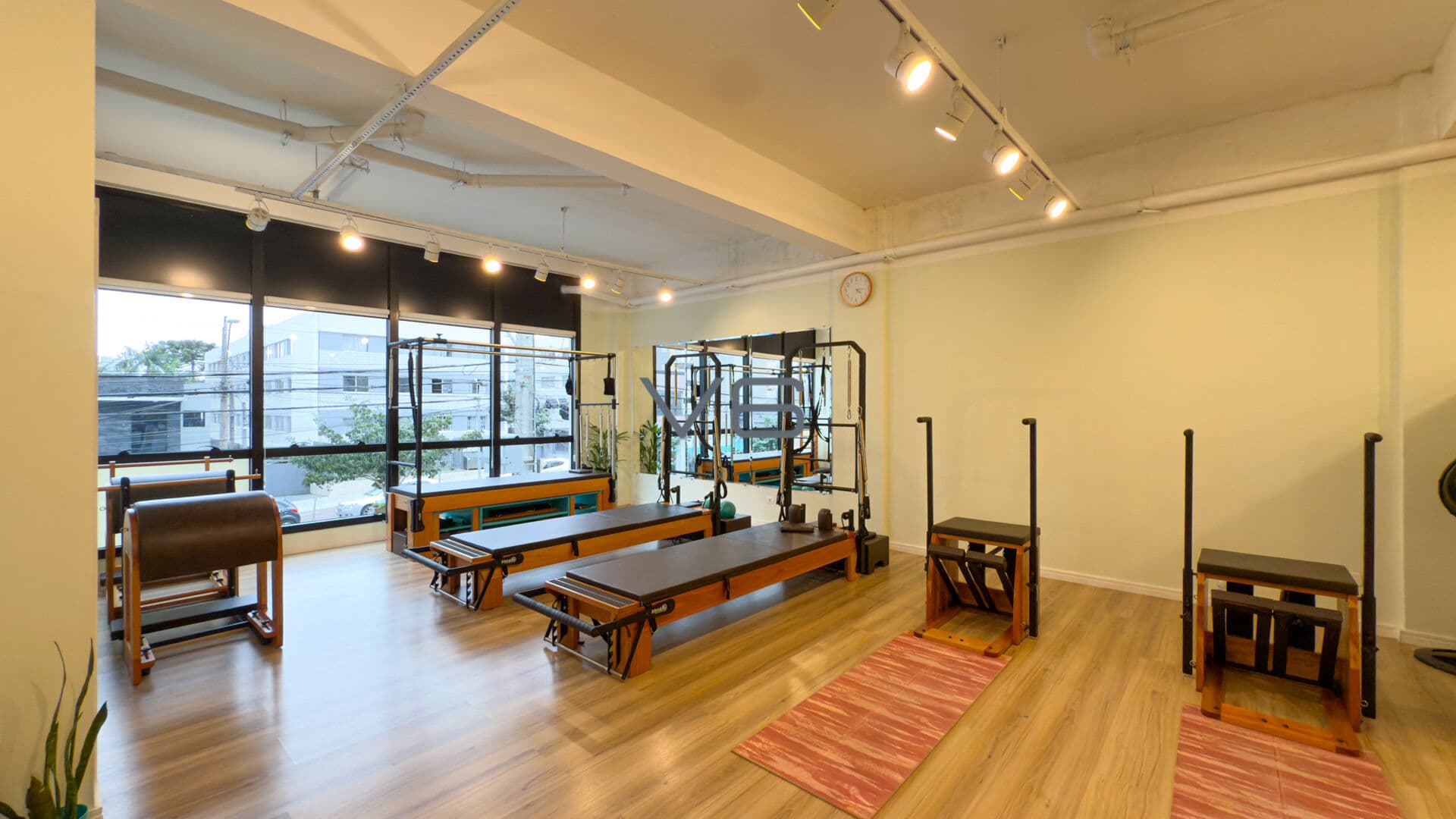 Sala Comercial com 132,59 m², 2 vagas de garagem, no Cabral, Curitiba-PR.