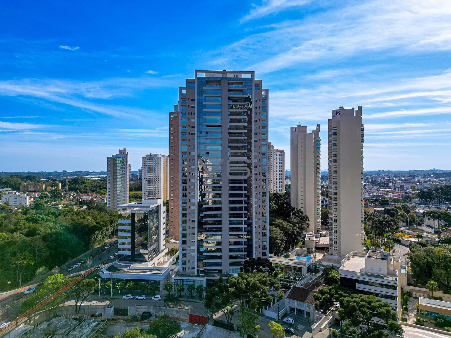 Apartamento Alto Padrão - 3 Suítes - 4 Vagas de garagem - 260m² privativos - no Ecoville, Curitiba-PR.