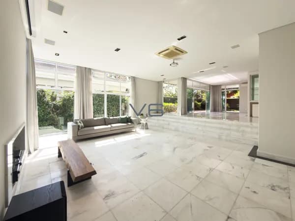 Casa em Condomínio com 556,17m² privativos, 5 quartos, 4 vagas de garagem, em Campo Comprido, Curitiba - PR.