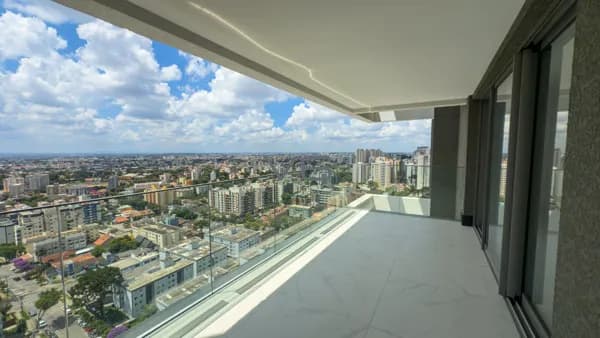 Apartamento Alto Padrão com 3 suítes, 155 m² privativos, 3 vagas de garagem, no Água Verde, Curitiba - PR.