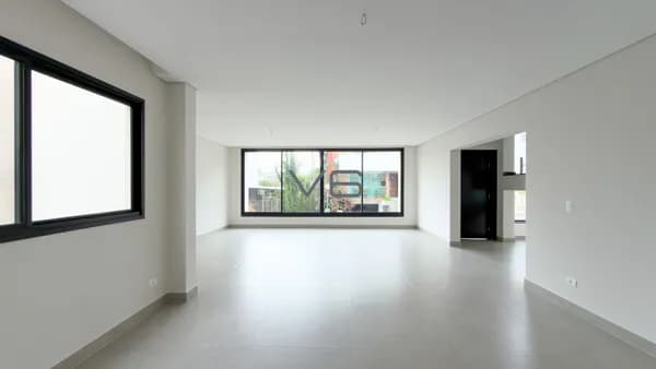 Casa Alto Padrão em Condomínio com 350,17m² privativos, 3 suítes, 6 vagas de garagem, em Boa Vista, Curitiba - PR.