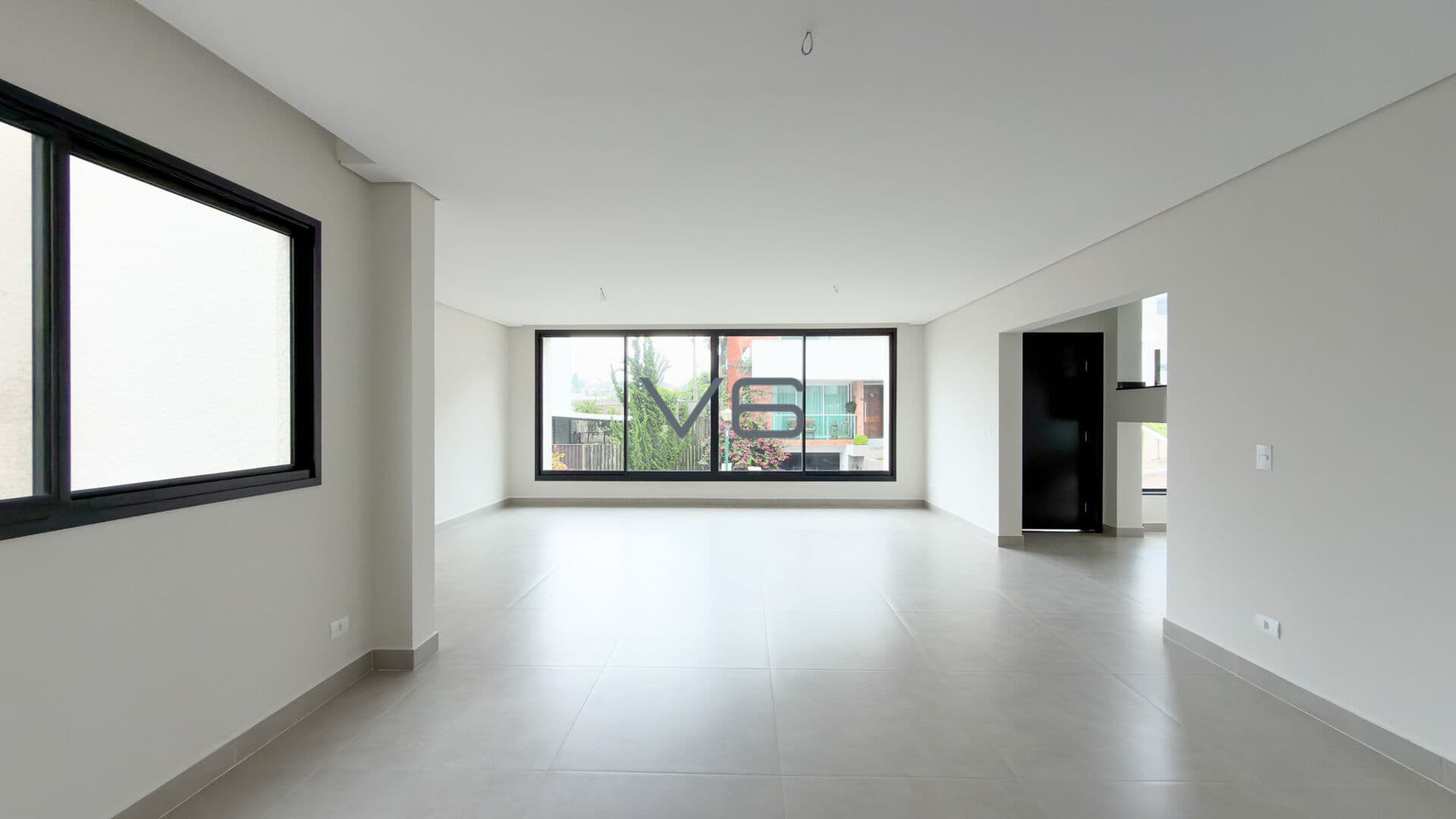 Casa Alto Padrão em Condomínio com 350,17m² privativos, 3 suítes, 6 vagas de garagem, em Boa Vista, Curitiba - PR.