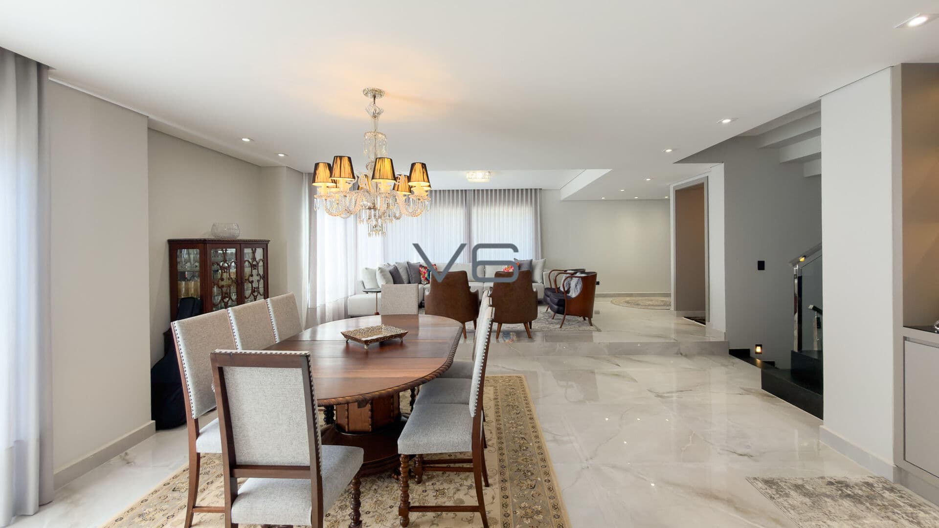 Casa Alto Padrão em Condomínio com 437,24m² privativos, 4 quartos, 5 vagas de garagem, no Tanguá, em Almirante Tamandaré - PR.