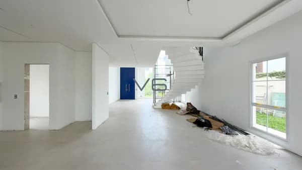 Casa Alto Padrão com 4 suítes, 421,5m² privativos, 4 vagas de garagem, em Alphaville Graciosa, Pinhais-PR.