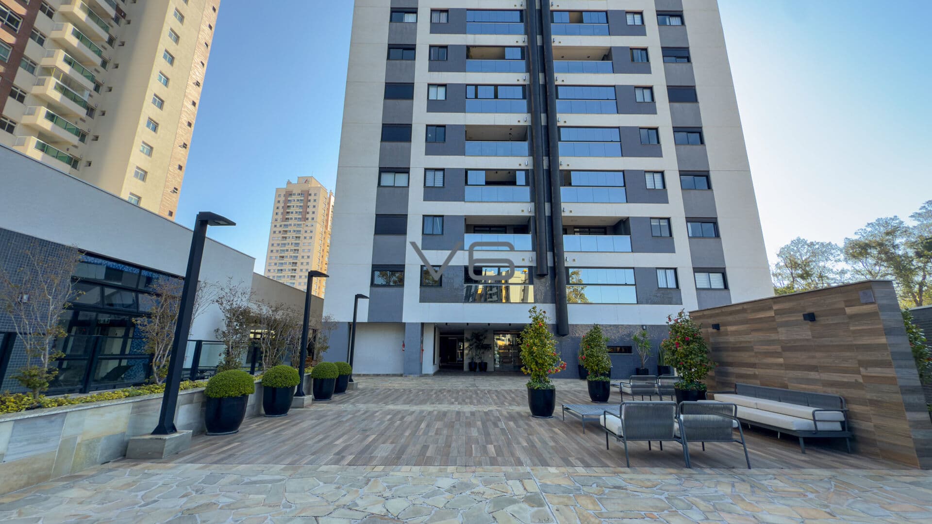 Apartamento Padrão com 2 domitórios - 2 Vagas de Garagem - 64m² privativos - no Campo Comprido, Curitiba-PR.