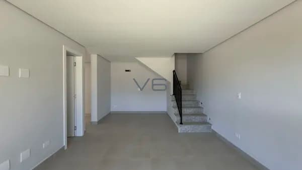Casa Triplex com 146,07m² privativos, 3 quartos, 2 vagas de garagem, no Abranches, Curitiba - PR.