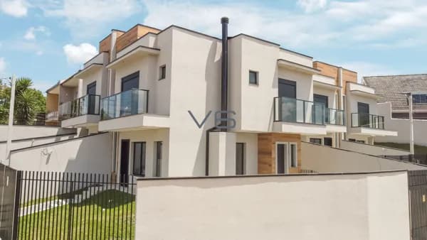 Sobrado padrão com 3 quartos, 94m² privativos, no Atuba, Curitiba - PR.