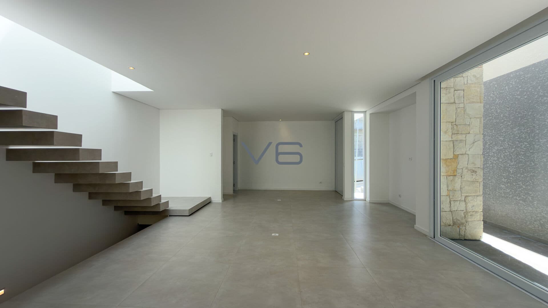 Casa Alto Padrão com 230m² privativos, 3 quartos sendo 1 suíte, 3 vagas de garagem, no Campo Comprido, Curitiba - PR.