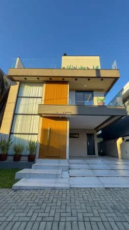 Casa Alto Padrão, com 167m² privativos, 3 quartos, 2 vagas de garagem, no Umbará, Curitiba-PR