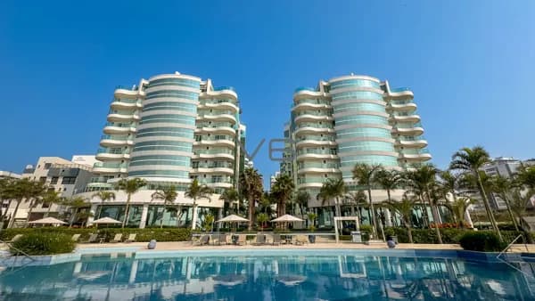 Apartamento Garden, com 3 suítes, 394 m² privativos, 4 vagas de garagem, na Praia Brava, Itajaí - SC.