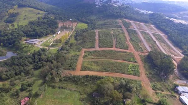 Terrenos (Em obras)