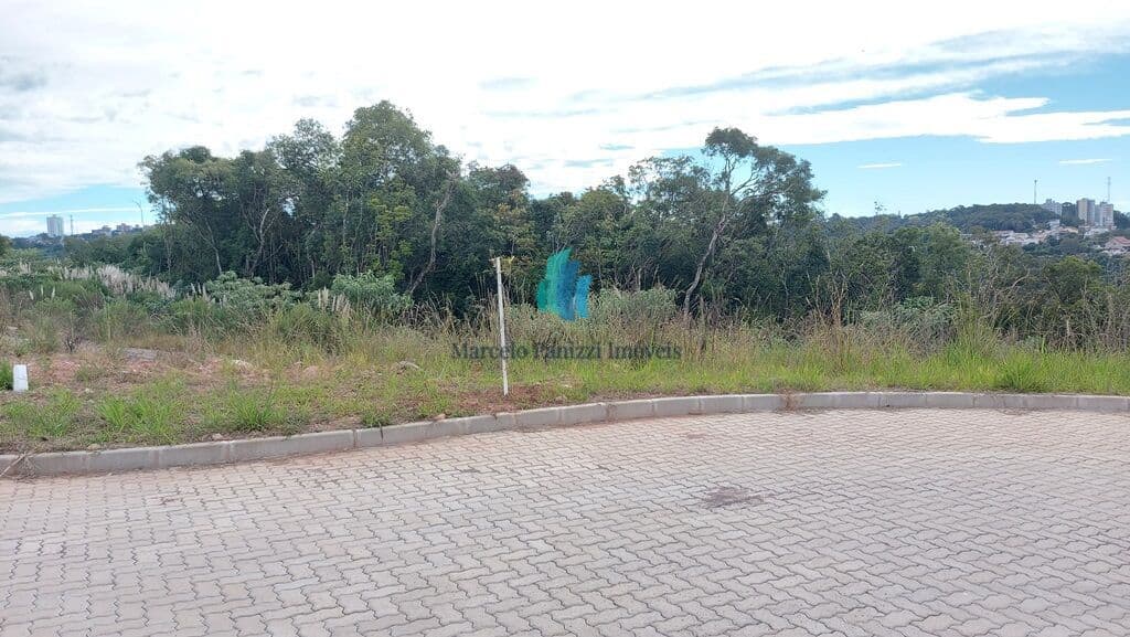 Terreno (Fase final de obras)