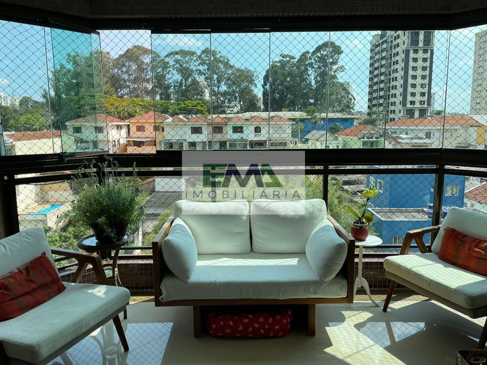 Apartamento com três dormitórios, 120M²