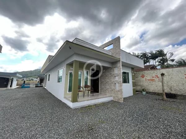 Casa de 3 quartos com piscina!