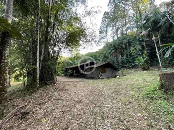 Chácara com frente para cachoeira