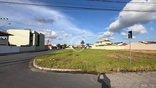 Terreno de Esquina à Venda no Bairro Avaí