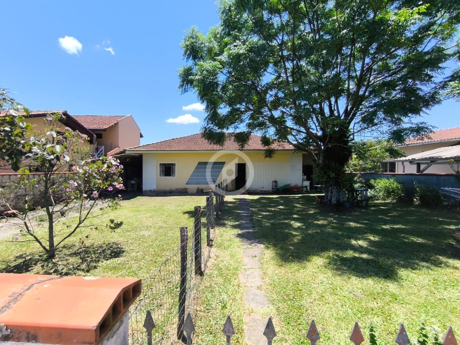 Casa em aplo terreno na Ilha da Figueira