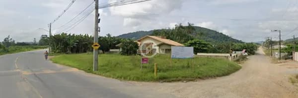 Terreno de esquina com 662,29m², localizado na Rua Bananal