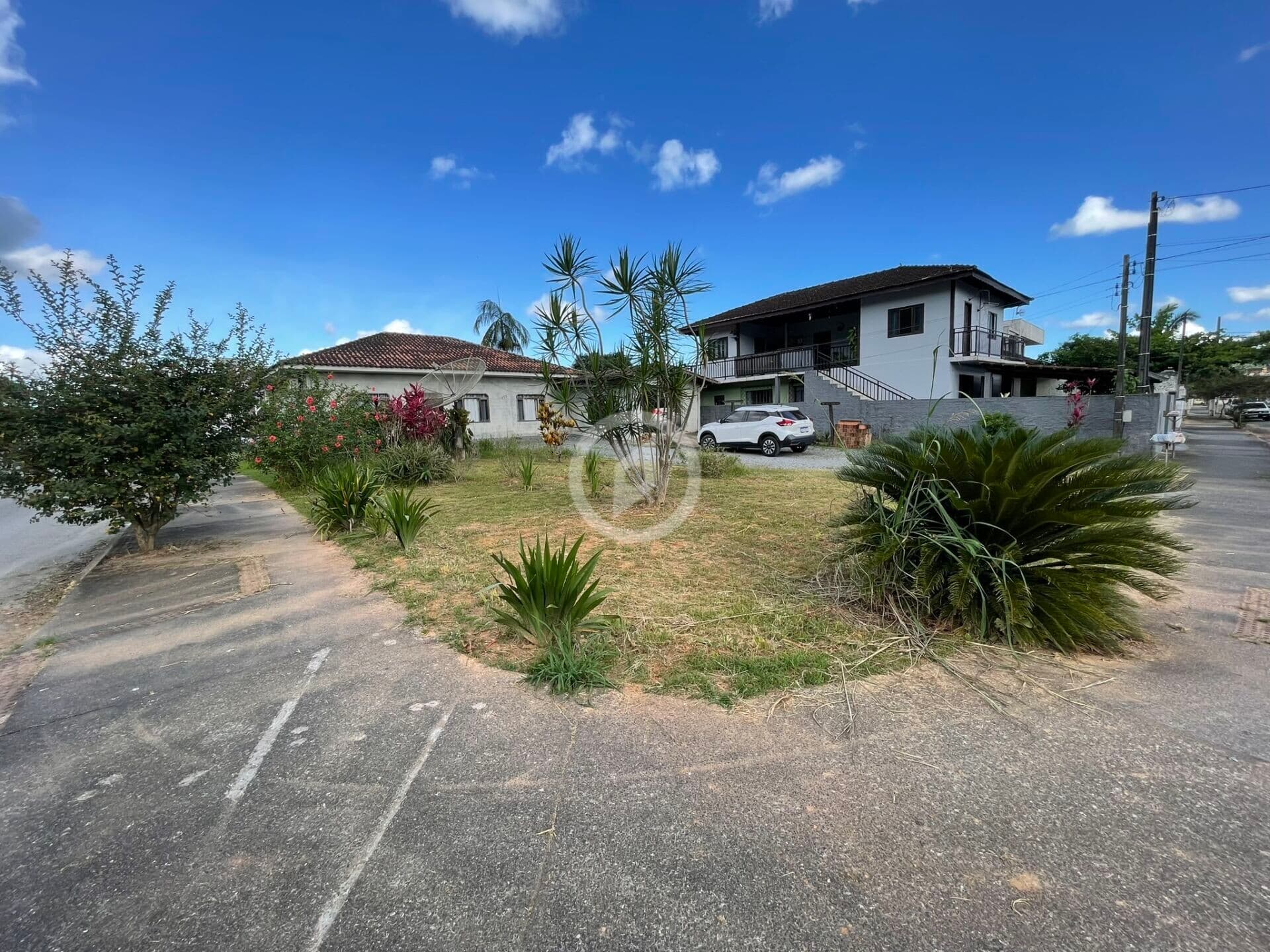 Dois terrenos de esquina ideal para Construção de prédio ou geminados