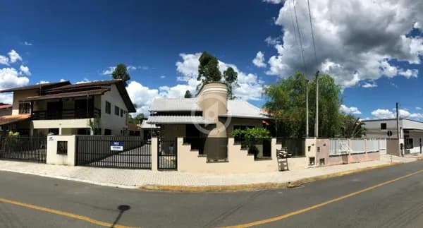 Casa de Alvenaria no centro de Guaramirim
