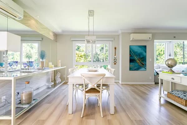 Apartamento 160 metros. 4 quartos, 2 vagas a beira da Lagoa da Conceição- Florianópolis/SC