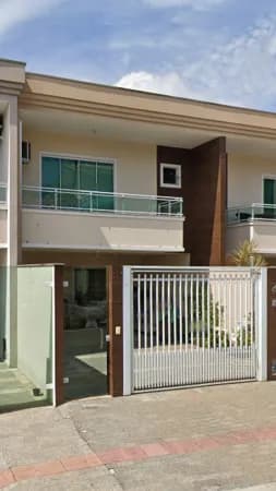AMPLO SOBRADO Á VENDA NO ARIRIBÁ EM BALNEÁRIO CAMBORIÚ
