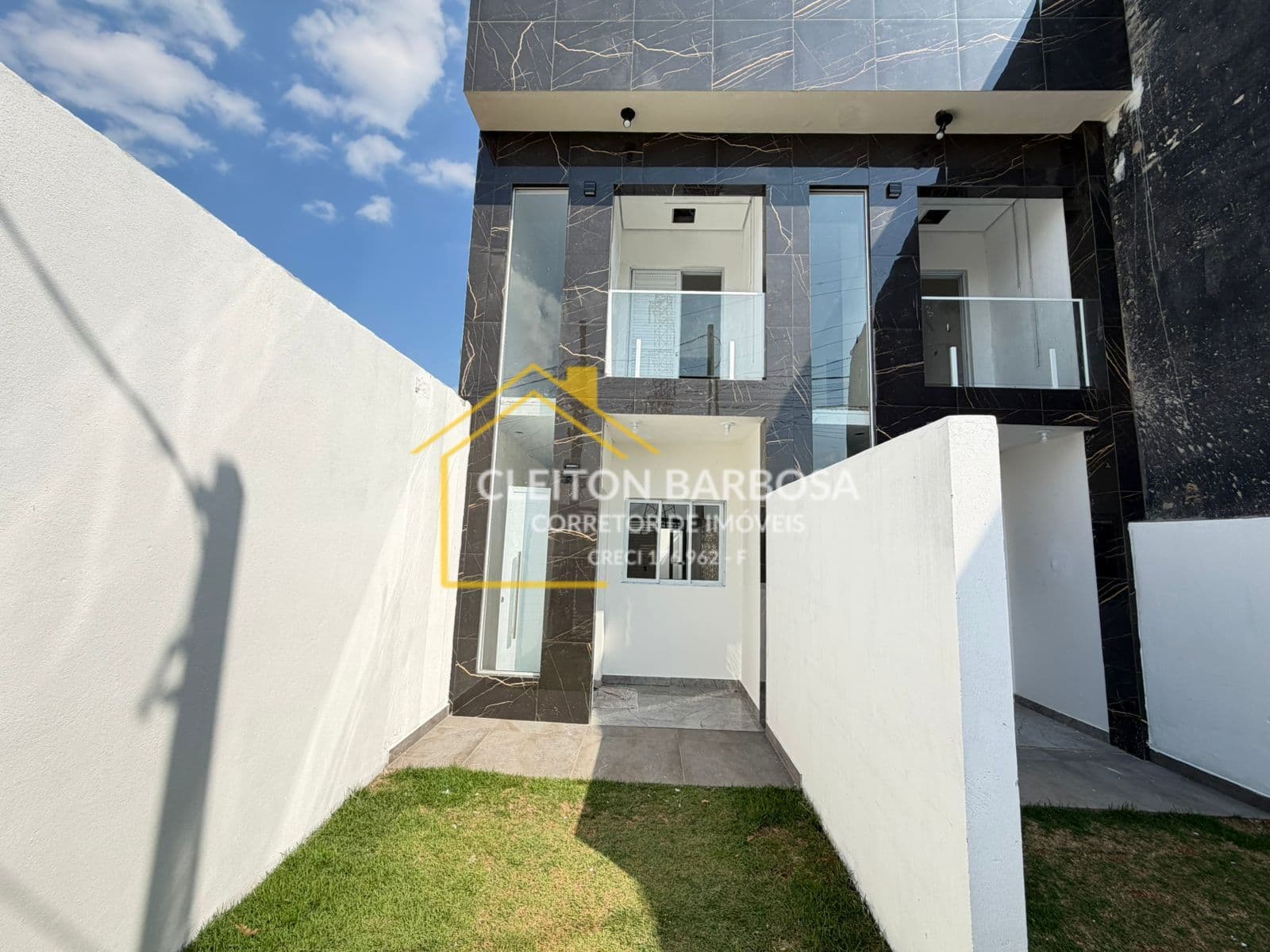 Sobrado Padrão 70 m² com 2 frente para 2 ruas fino acabamento Porcelanato - Franco da Rocha - Sp