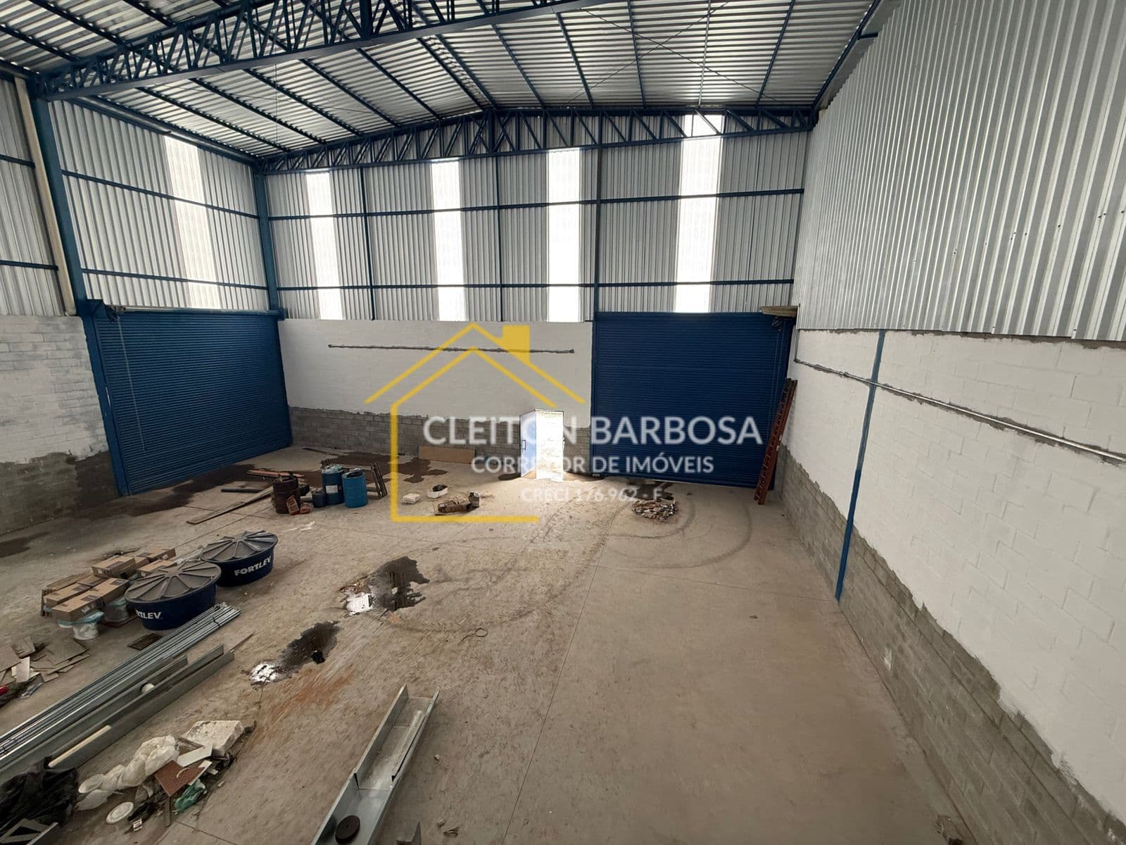 Excelente Galpão/ Salão Comercial 480m² refere se galpão de trás , em Vila Rosina - Caieiras/SP