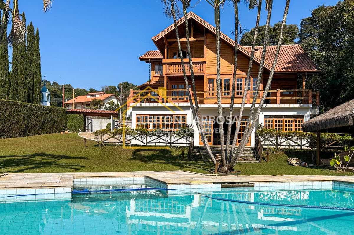 Casa Alto Padrão no condomínio Alpes de Caieiras para venda com 6 quartos, sendo 2 suítes, 300m² - Caieiras - SP