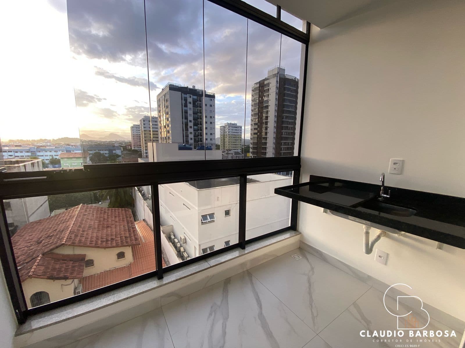 Lindo Apartamento de 2 Quartos na Praia de Itaparica com Varanda e Lazer Completo!