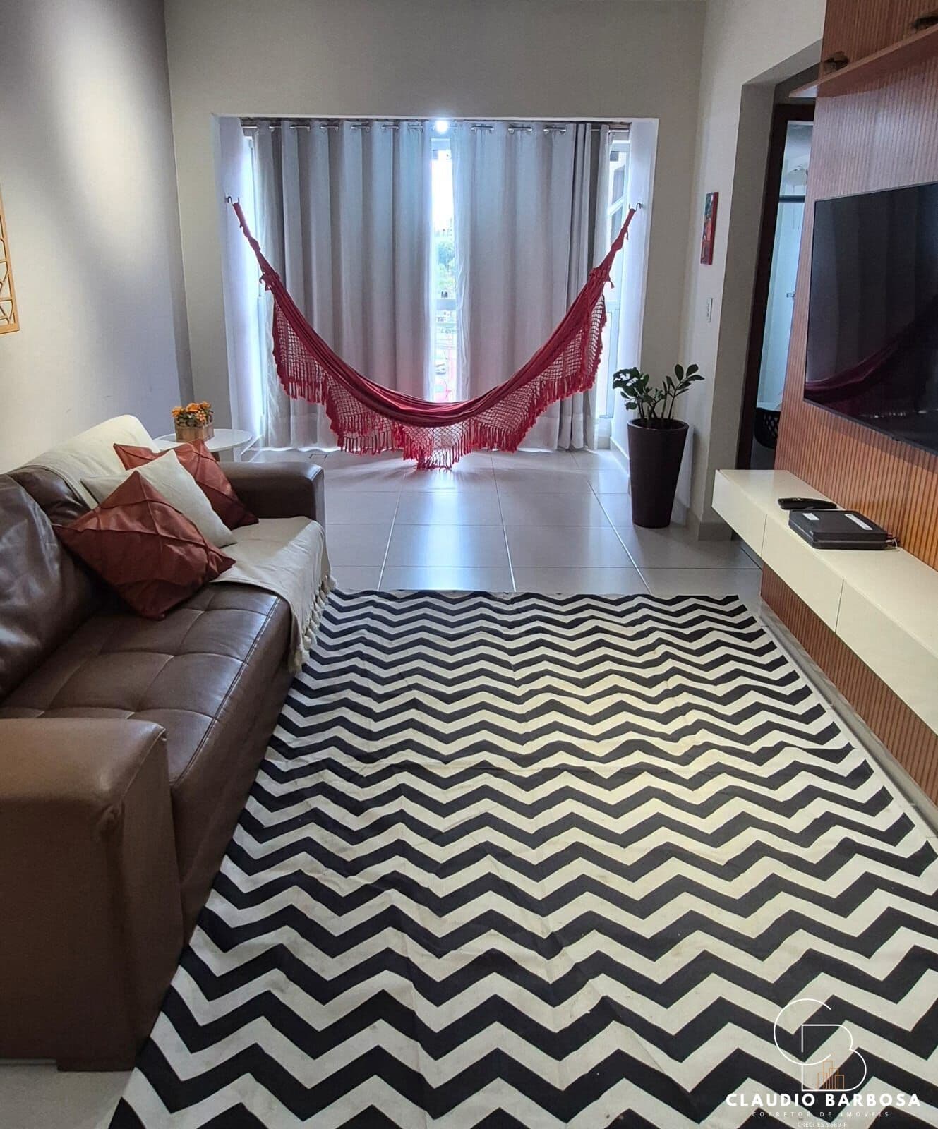 Lindo Apartamento de 02 Quartos,na quadra do mar em Itapuã com Varanda e Lazer Completo!