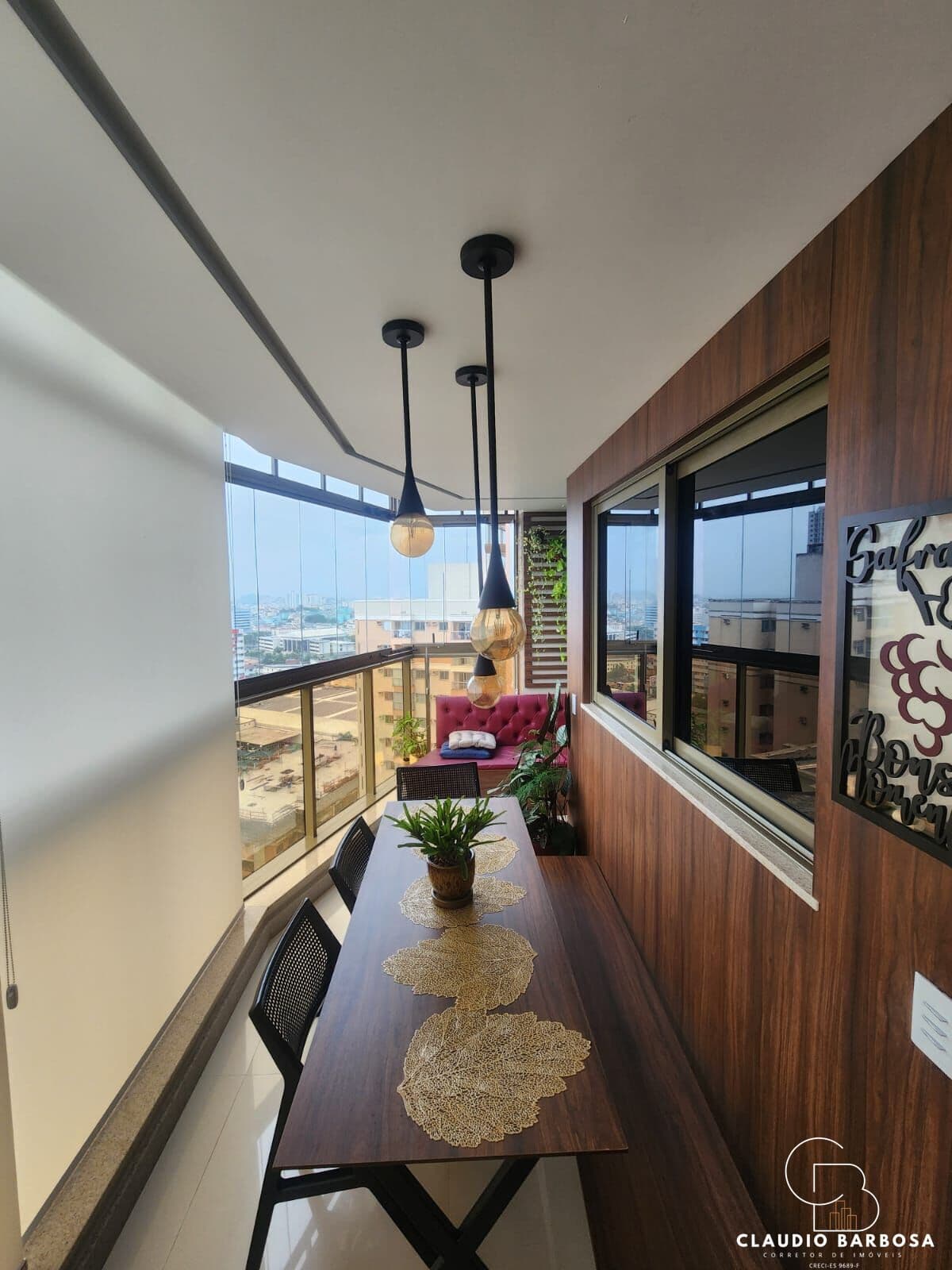 Lindo Apartamento de 02 Quartos,na quadra do mar em Itapuã com Varanda e Lazer Completo!