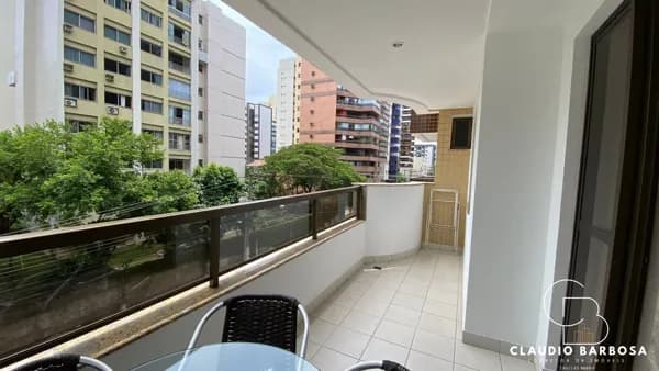 Lindo Apartamento de 03 Quartos na Praia da Costa com Varanda próximo ao Shopping Praia da Costa! 🏡