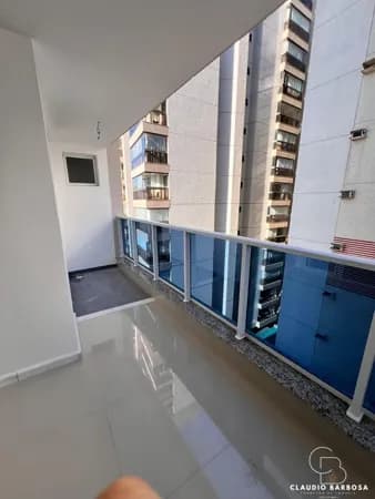 🌅 Lindo Apartamento de 03 Quartos na Praia de Itaparica com Varanda e Lazer Completo! 🏡