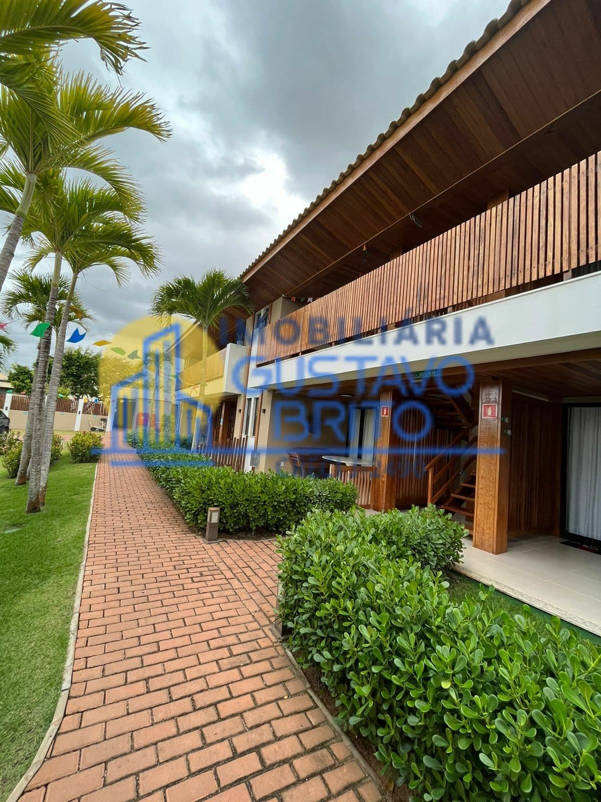 Flat térreo com 2 suítes localizado na melhor Praia de Itacimirim