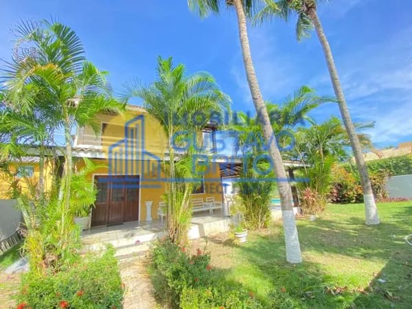 Casa com 4 quartos a 200 metros na Praia de Guarajuba.