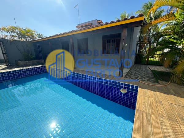 Casa térrea a poucos metros da Praia no Condomínio Paraíso