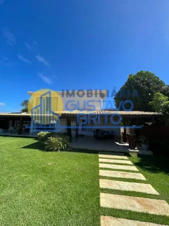 Casa de Alto Padrão com 5 suítes a 150 metros da Praia, totalmente nascente, uma área de 1100m2 em um dos principais condomínios do Litoral Norte Baiano.