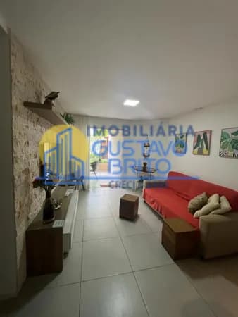 Flat térreo com 2 suítes e varanda frente e fundo a 100 metros da Praia em Guarajuba