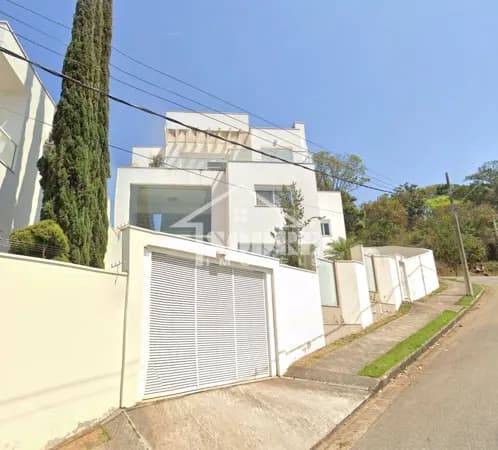 Casa em Pouso Alegre - Colina de Santa Barbara