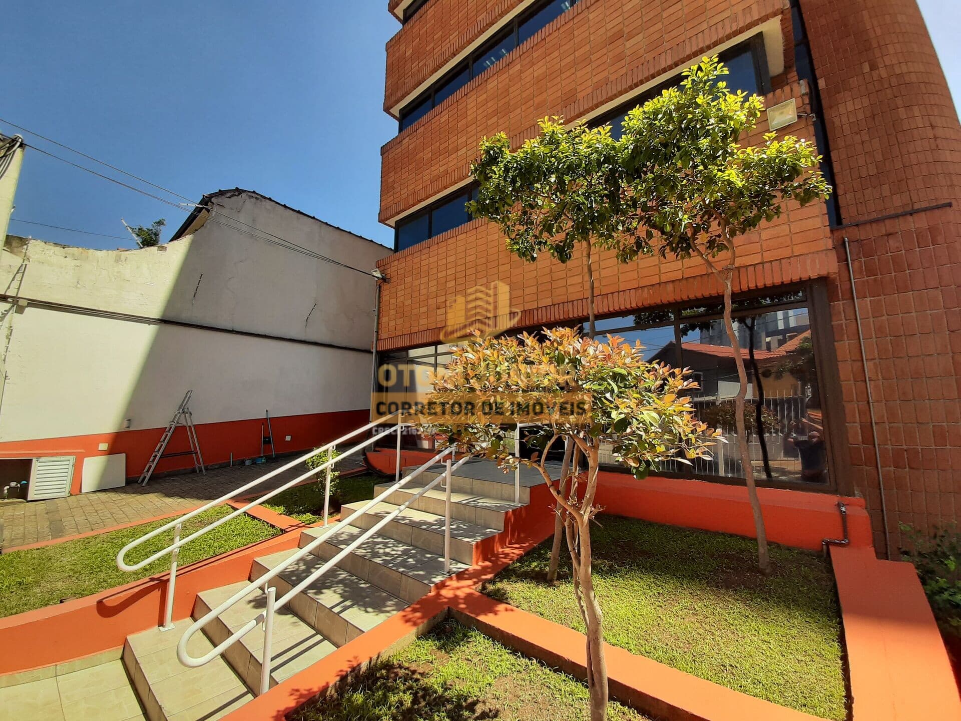 Prédio Comercial com Elevador