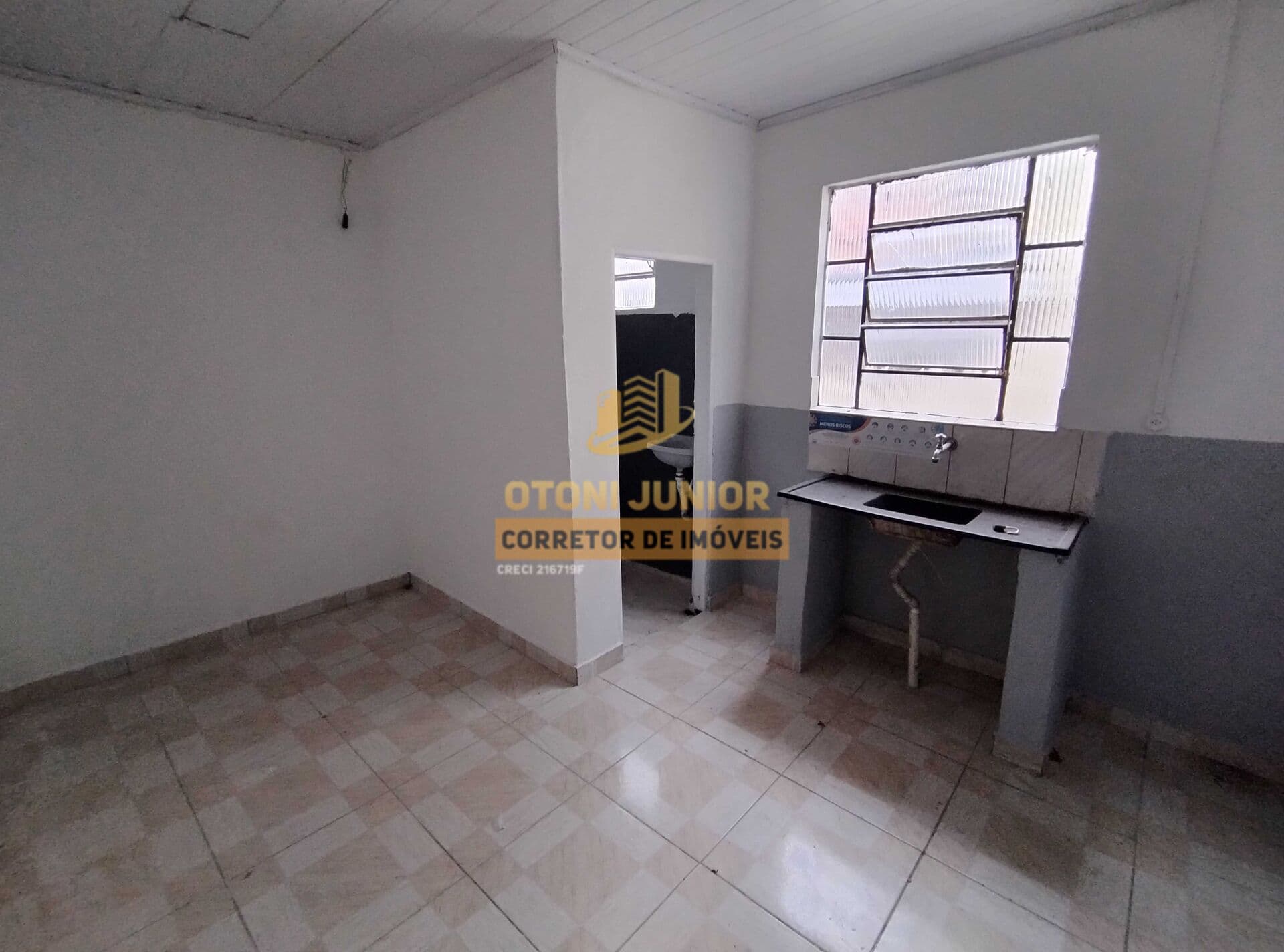 Casa térrea de 23m², 1 quarto e cozinha