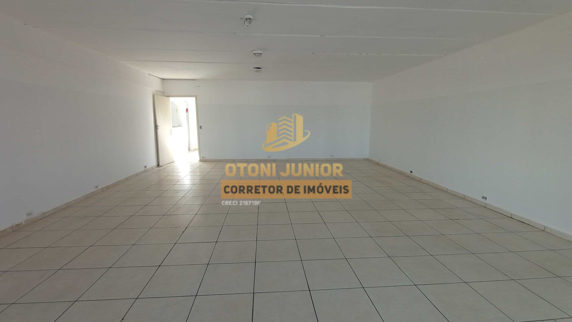 Prédio comercial com 2 pavimentos / amplo / locação