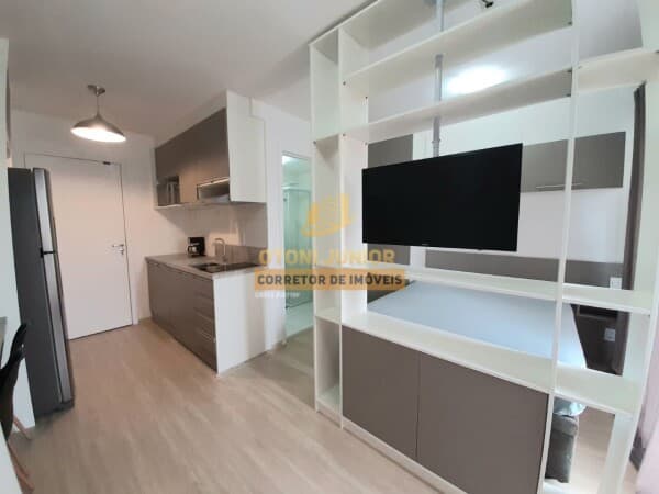 Studio 27M² com Sacada, Metrô Liberdade