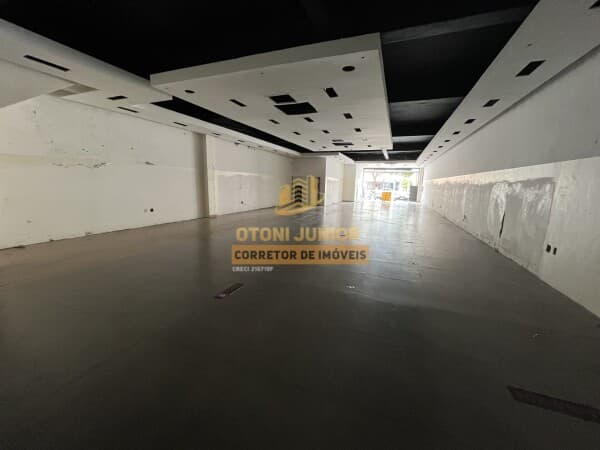 Salão comercial com 580m, na Av. Cupecê